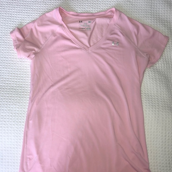 Under Armour Tops - Fitted Under Armour WorkOut Shirt